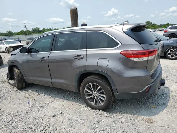 5TDKZRFH9JS545175 2018 TOYOTA HIGHLANDER - Image 2