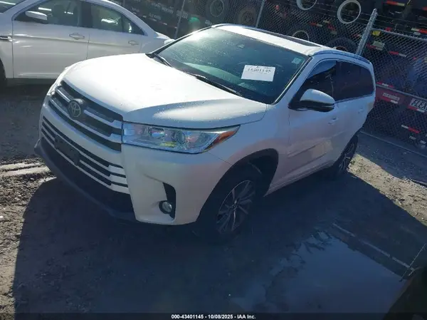 5TDKZRFH9JS546214 2018 TOYOTA HIGHLANDER - Image 2
