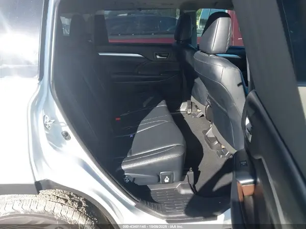 5TDKZRFH9JS546214 2018 TOYOTA HIGHLANDER - Image 8