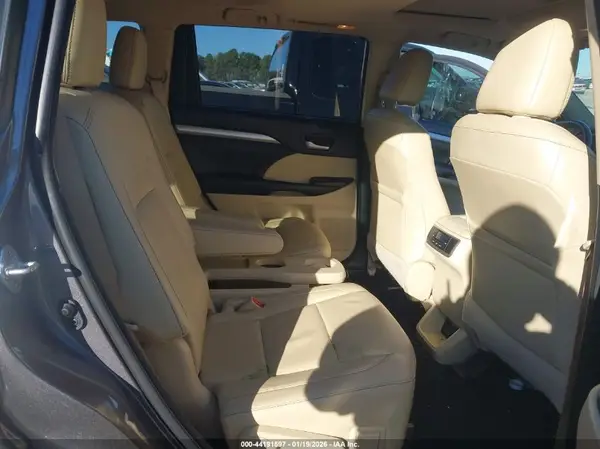 5TDKZRFH9JS547718 2018 TOYOTA HIGHLANDER - Image 8