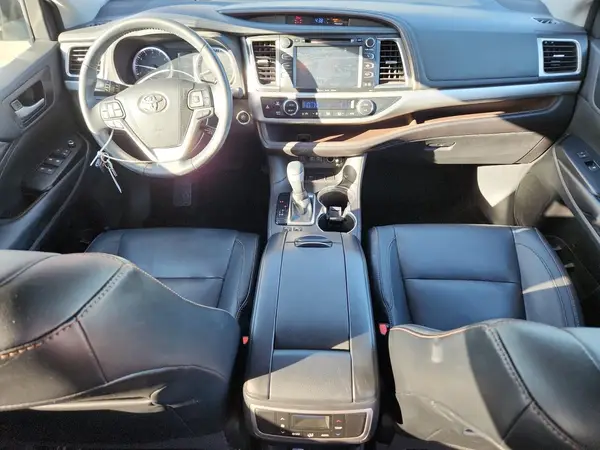 5TDKZRFH9JS548187 2018 TOYOTA HIGHLANDER - Image 8