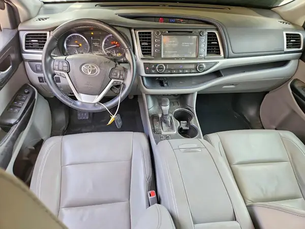 5TDKZRFH9JS549422 2018 TOYOTA HIGHLANDER - Image 8