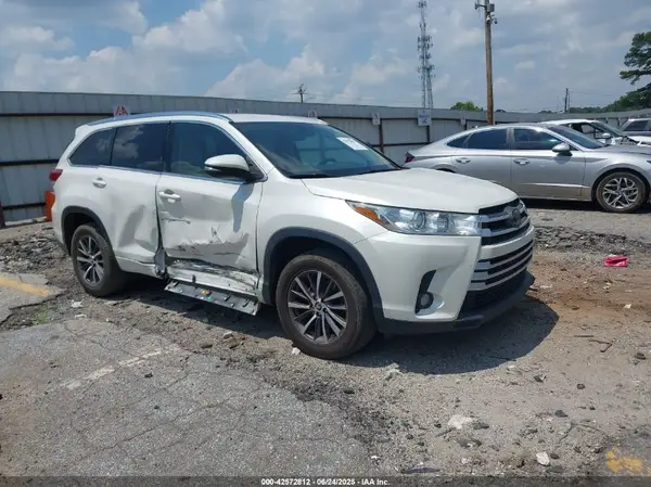5TDKZRFH9JS550053 2018 TOYOTA HIGHLANDER - Image 1