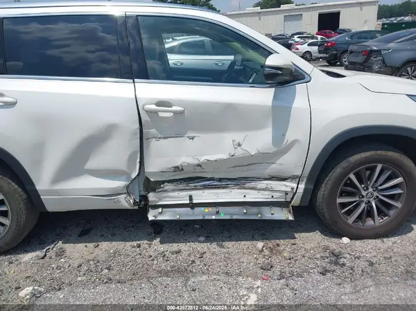 2018 TOYOTA HIGHLANDER auction photo 6