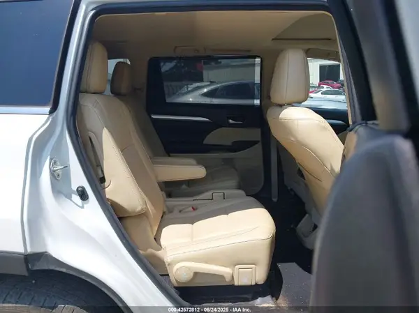 5TDKZRFH9JS550053 2018 TOYOTA HIGHLANDER - Image 8