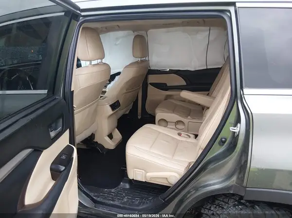 5TDKZRFH9KS298242 2019 TOYOTA HIGHLANDER - Image 8
