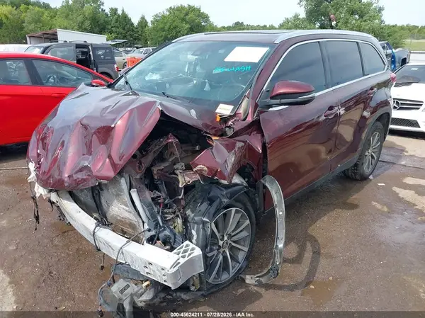 5TDKZRFH9KS298483 2019 TOYOTA HIGHLANDER - Image 2