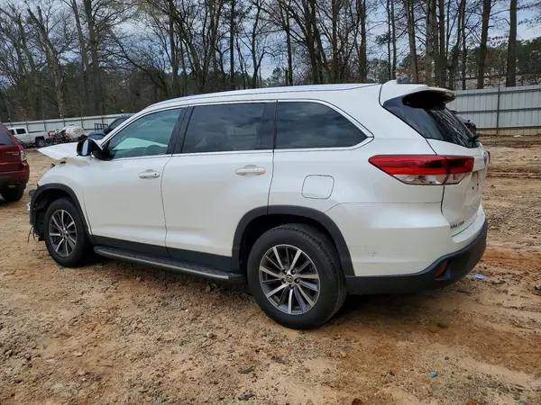 5TDKZRFH9KS301687 2019 TOYOTA HIGHLANDER - Image 2