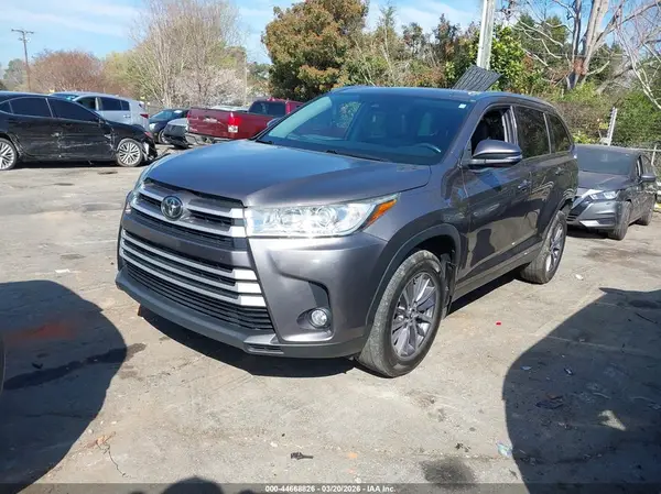 5TDKZRFH9KS306274 2019 TOYOTA HIGHLANDER - Image 2