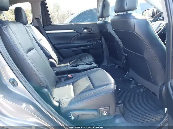 5TDKZRFH9KS306274 2019 TOYOTA HIGHLANDER - Image 8