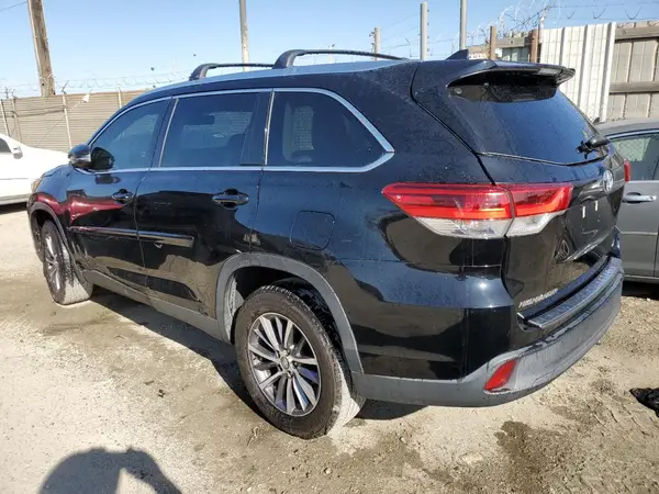 5TDKZRFH9KS306999 2019 TOYOTA HIGHLANDER - Image 2