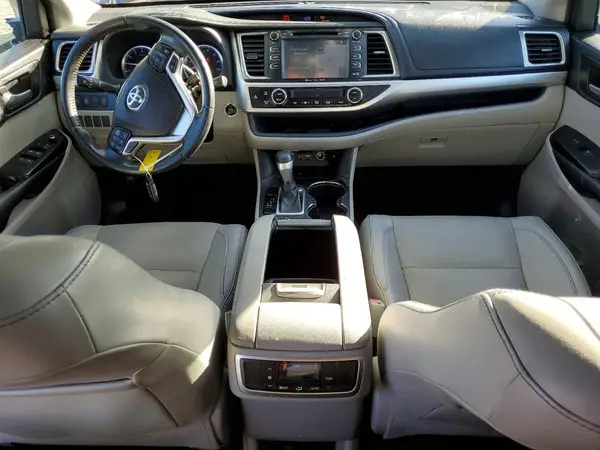 5TDKZRFH9KS307134 2019 TOYOTA HIGHLANDER - Image 8