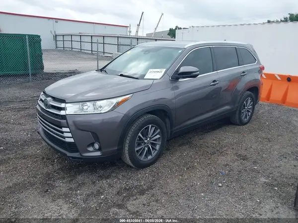 5TDKZRFH9KS316660 2019 TOYOTA HIGHLANDER - Image 2