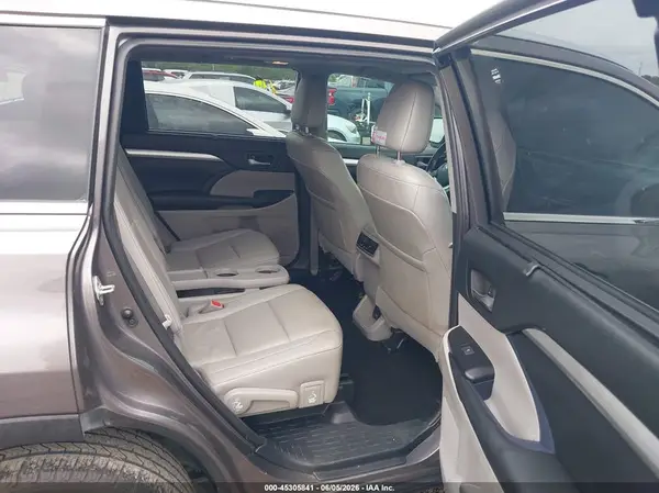5TDKZRFH9KS316660 2019 TOYOTA HIGHLANDER - Image 8