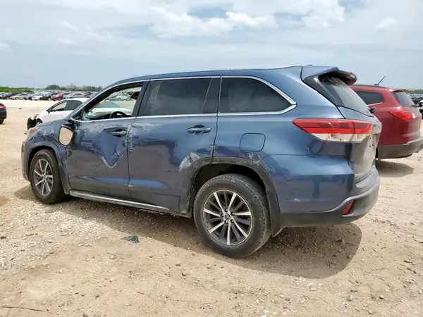 5TDKZRFH9KS320448 2019 TOYOTA HIGHLANDER - Image 2