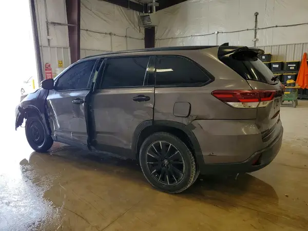 5TDKZRFH9KS321874 2019 TOYOTA HIGHLANDER - Image 2