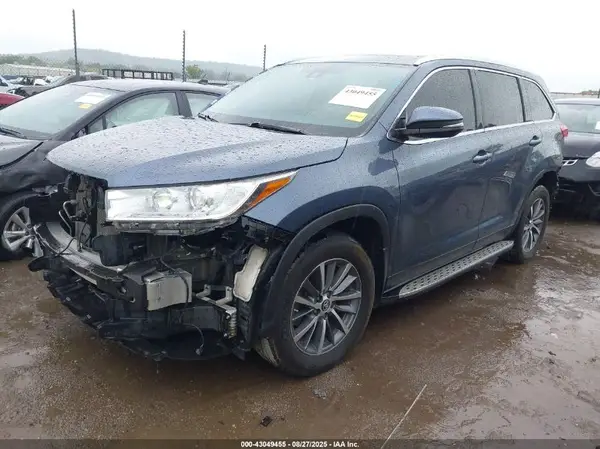 5TDKZRFH9KS322443 2019 TOYOTA HIGHLANDER - Image 2