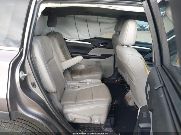 5TDKZRFH9KS322572 2019 TOYOTA HIGHLANDER - Image 8