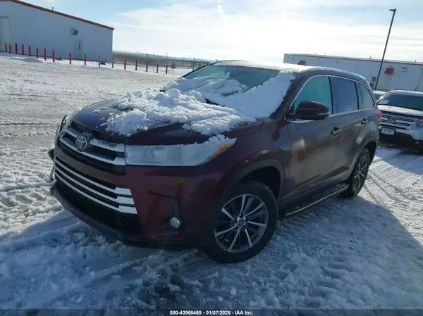 5TDKZRFH9KS329361 2019 TOYOTA HIGHLANDER - Image 2