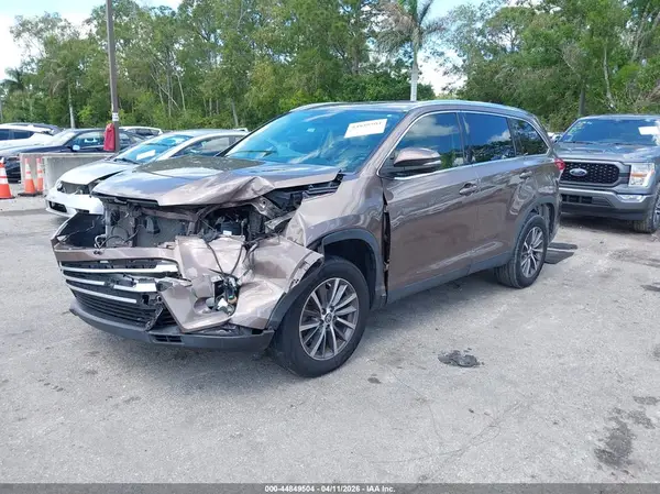 5TDKZRFH9KS329991 2019 TOYOTA HIGHLANDER - Image 2