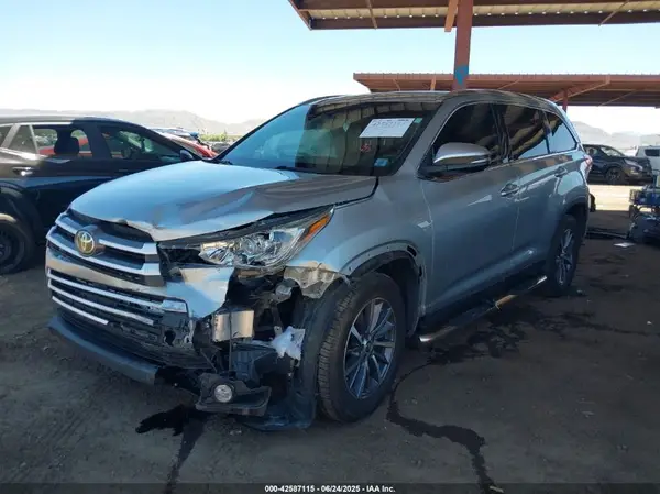 5TDKZRFH9KS330090 2019 TOYOTA HIGHLANDER - Image 2
