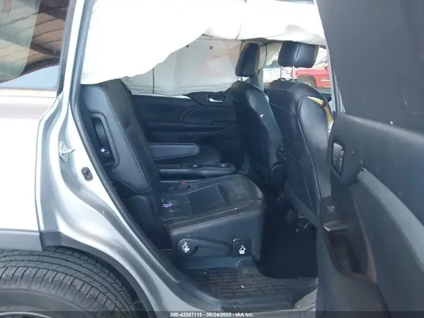5TDKZRFH9KS330090 2019 TOYOTA HIGHLANDER - Image 8