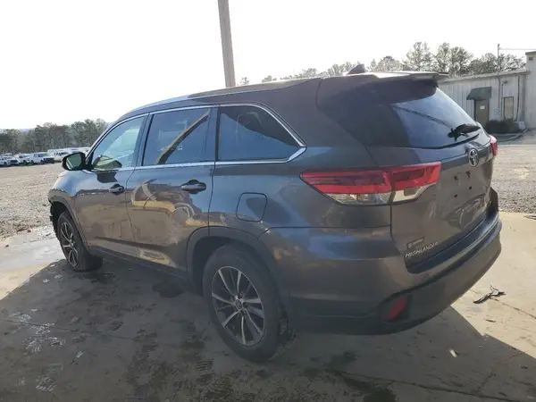 5TDKZRFH9KS330705 2019 TOYOTA HIGHLANDER - Image 2