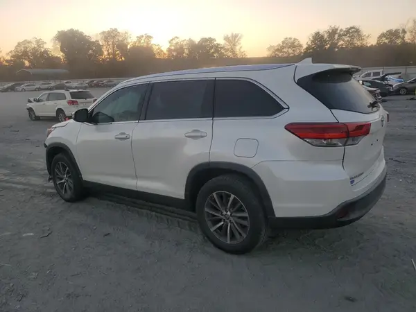 5TDKZRFH9KS330798 2019 TOYOTA HIGHLANDER - Image 2