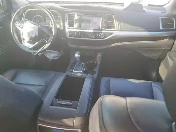 5TDKZRFH9KS330798 2019 TOYOTA HIGHLANDER - Image 8