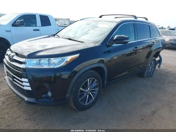 5TDKZRFH9KS332308 2019 TOYOTA HIGHLANDER - Image 2