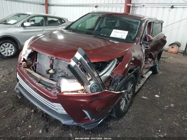 5TDKZRFH9KS332602 2019 TOYOTA HIGHLANDER - Image 2