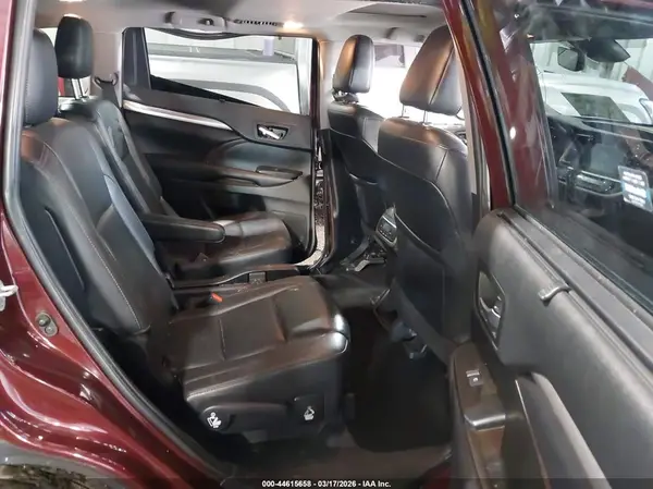 5TDKZRFH9KS332602 2019 TOYOTA HIGHLANDER - Image 8