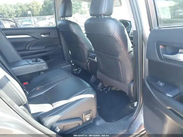 5TDKZRFH9KS333586 2019 TOYOTA HIGHLANDER - Image 8