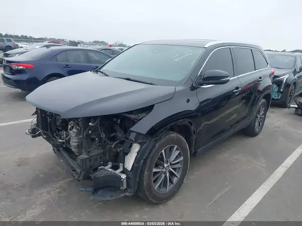 5TDKZRFH9KS334365 2019 TOYOTA HIGHLANDER - Image 2