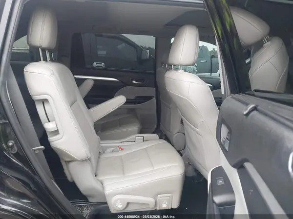5TDKZRFH9KS334365 2019 TOYOTA HIGHLANDER - Image 8
