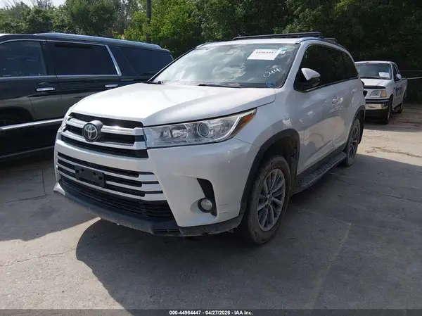 5TDKZRFH9KS336519 2019 TOYOTA HIGHLANDER - Image 2