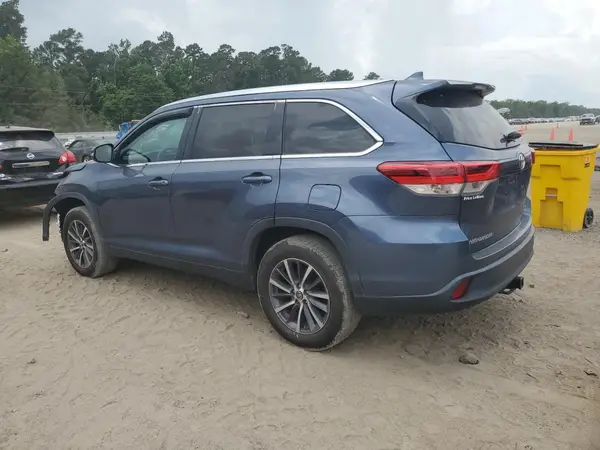 5TDKZRFH9KS337203 2019 TOYOTA HIGHLANDER - Image 2