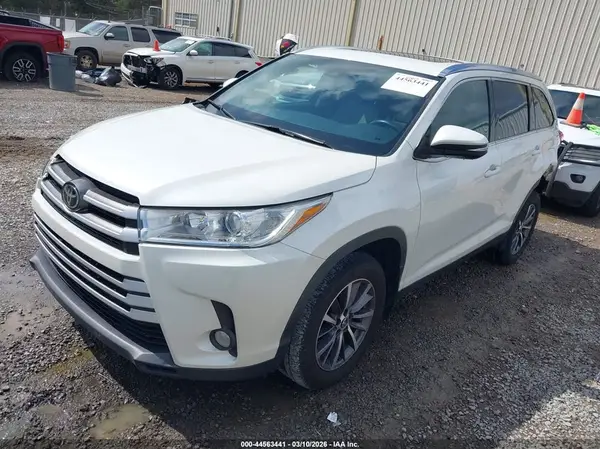 5TDKZRFH9KS337864 2019 TOYOTA HIGHLANDER - Image 2