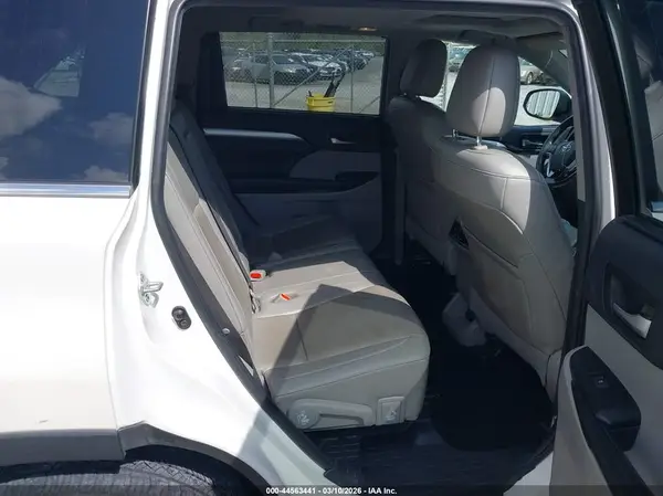 5TDKZRFH9KS337864 2019 TOYOTA HIGHLANDER - Image 8