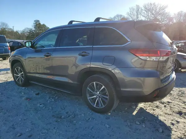 5TDKZRFH9KS343938 2019 TOYOTA HIGHLANDER - Image 2