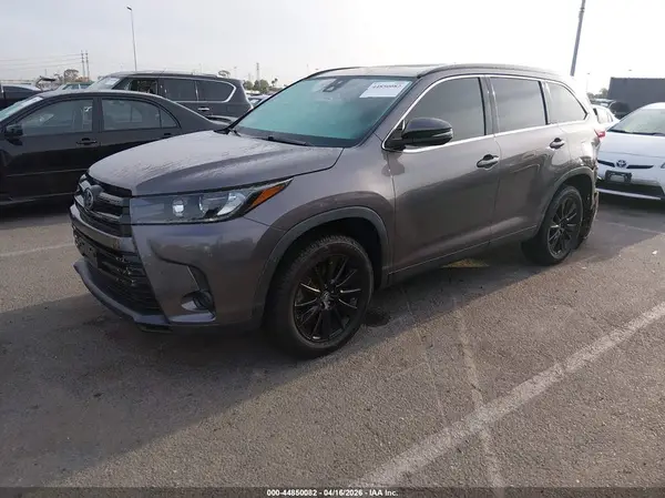 5TDKZRFH9KS351344 2019 TOYOTA HIGHLANDER - Image 2