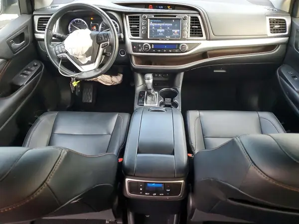 5TDKZRFH9KS355667 2019 TOYOTA HIGHLANDER - Image 8
