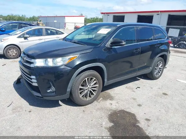 5TDKZRFH9KS363199 2019 TOYOTA HIGHLANDER - Image 2