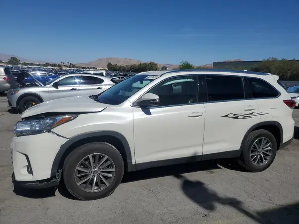 5TDKZRFH9KS552418 2019 TOYOTA HIGHLANDER - Image 1