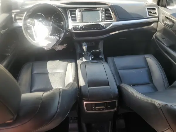 5TDKZRFH9KS552418 2019 TOYOTA HIGHLANDER - Image 8