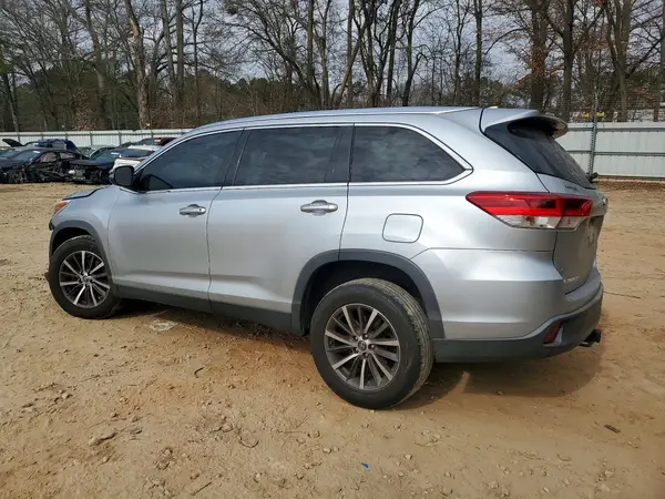 5TDKZRFH9KS552810 2019 TOYOTA HIGHLANDER - Image 2