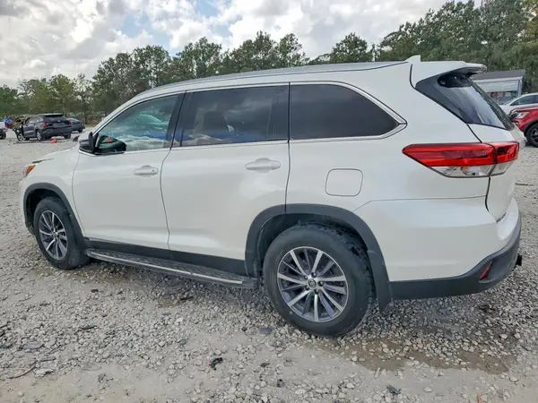 5TDKZRFH9KS556226 2019 TOYOTA HIGHLANDER - Image 2