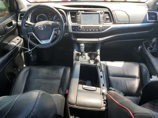 5TDKZRFH9KS557280 2019 TOYOTA HIGHLANDER - Image 8