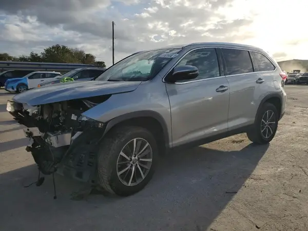 5TDKZRFH9KS557859 2019 TOYOTA HIGHLANDER - Image 1