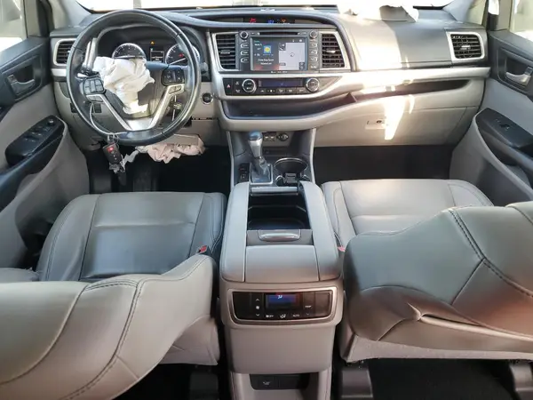 5TDKZRFH9KS557859 2019 TOYOTA HIGHLANDER - Image 8
